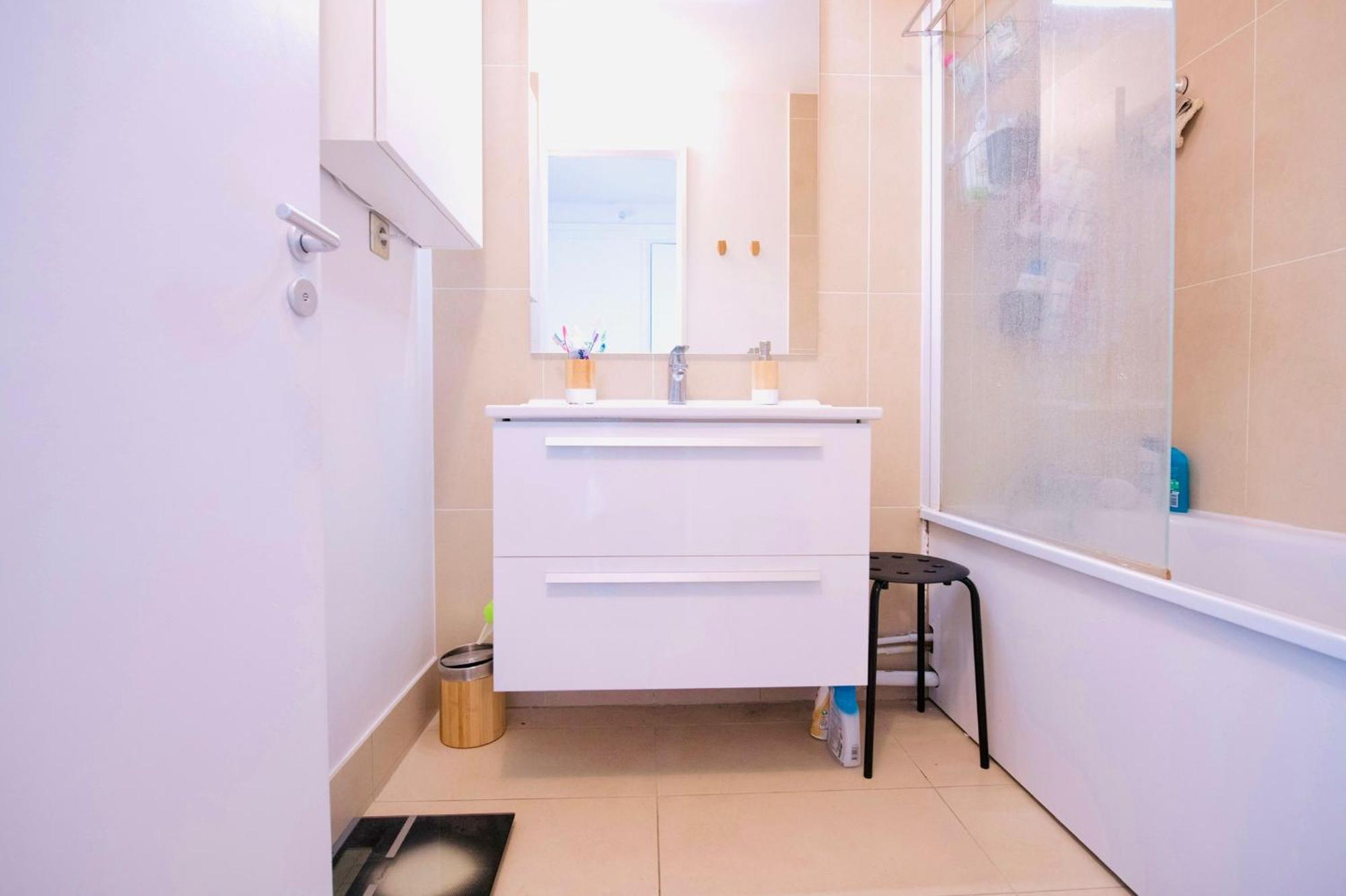 2 Private Bedrooms, Montparnasse Station Párizs Kültér fotó